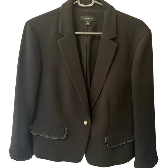 Ann Taylor Black Blazer Jacket Pearl Button Ruffle Hem Size 14 Wedding Guest - Picture 1 of 9